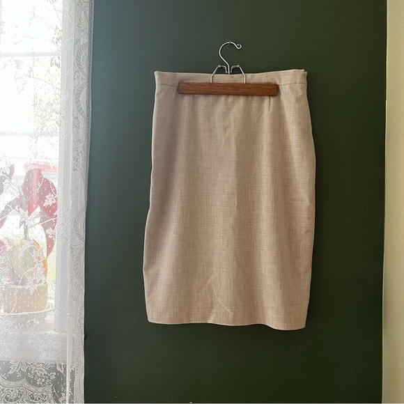 Issac Mizrahi beige midi pencil skirt with back slit - Picture 5 of 7
